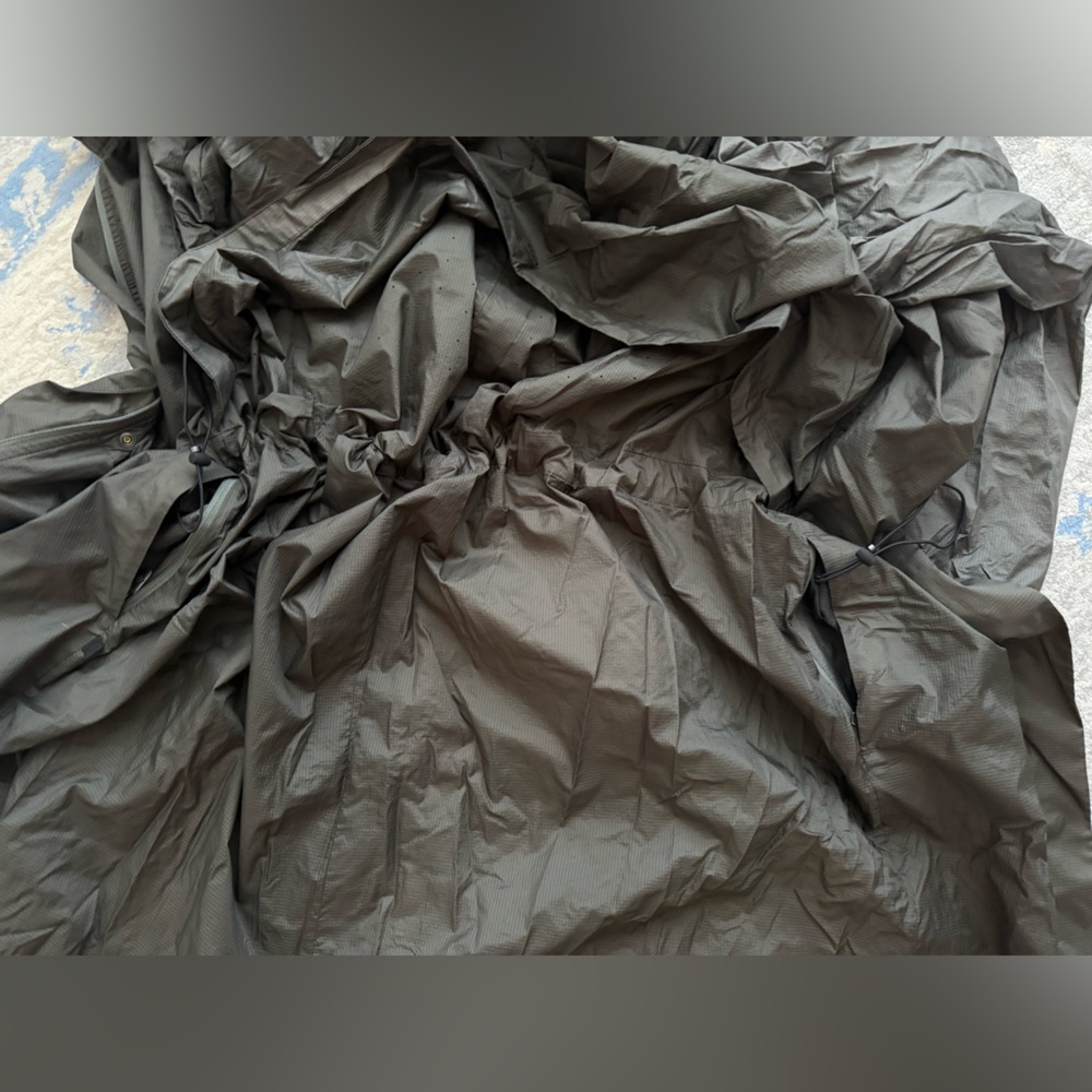 Lululemon Lab Assemblage Shell Raincoat - Picture 16 of 16